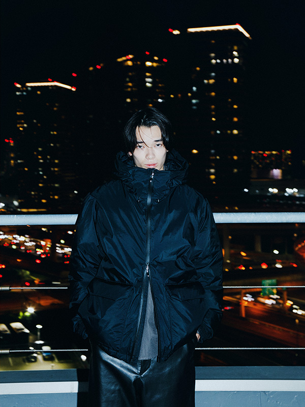 アウトドアの機能美を、街へ。 URBAN RESEARCH × NANGAの特別な1着