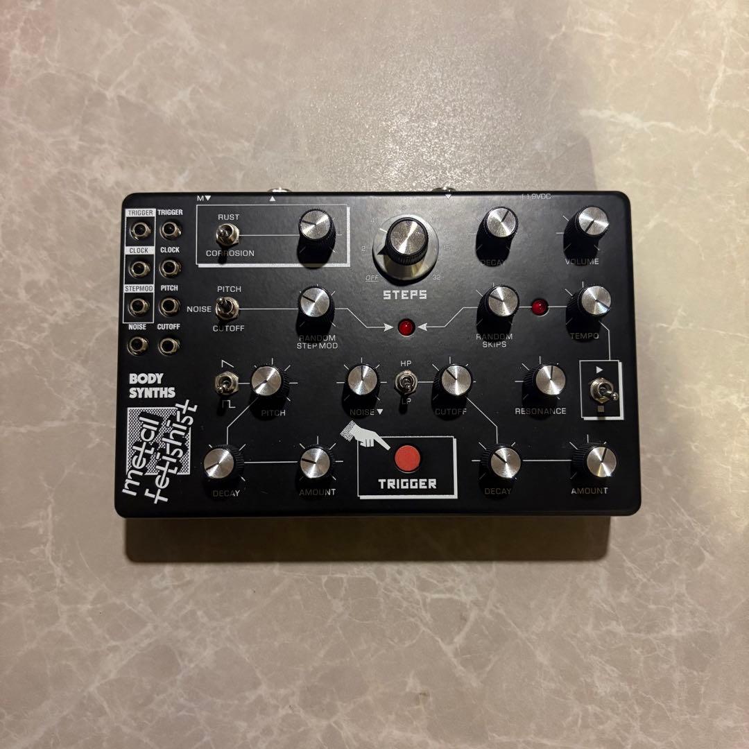 body synths l Fetishist ドラムシンセサイザー Body Synths Metal Fetishist Percussion Synthesizer Review – Synthtopia